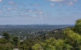 Escape To The Hills- Charming Home With City Views & Close To The To The 1000 Steps